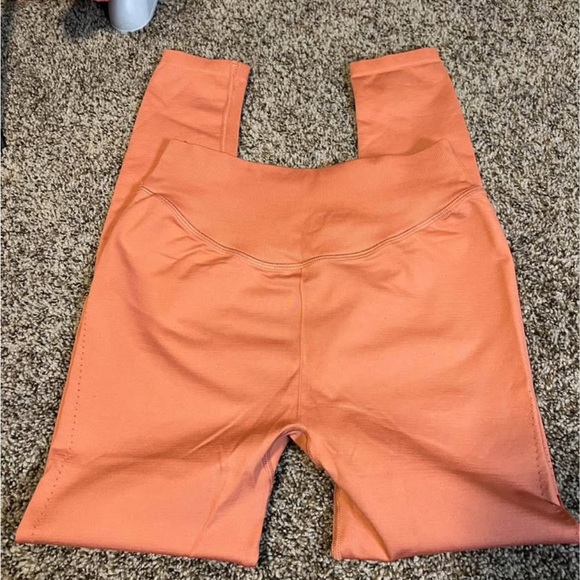 Gymshark Peach leggings - Picture 3 of 5
